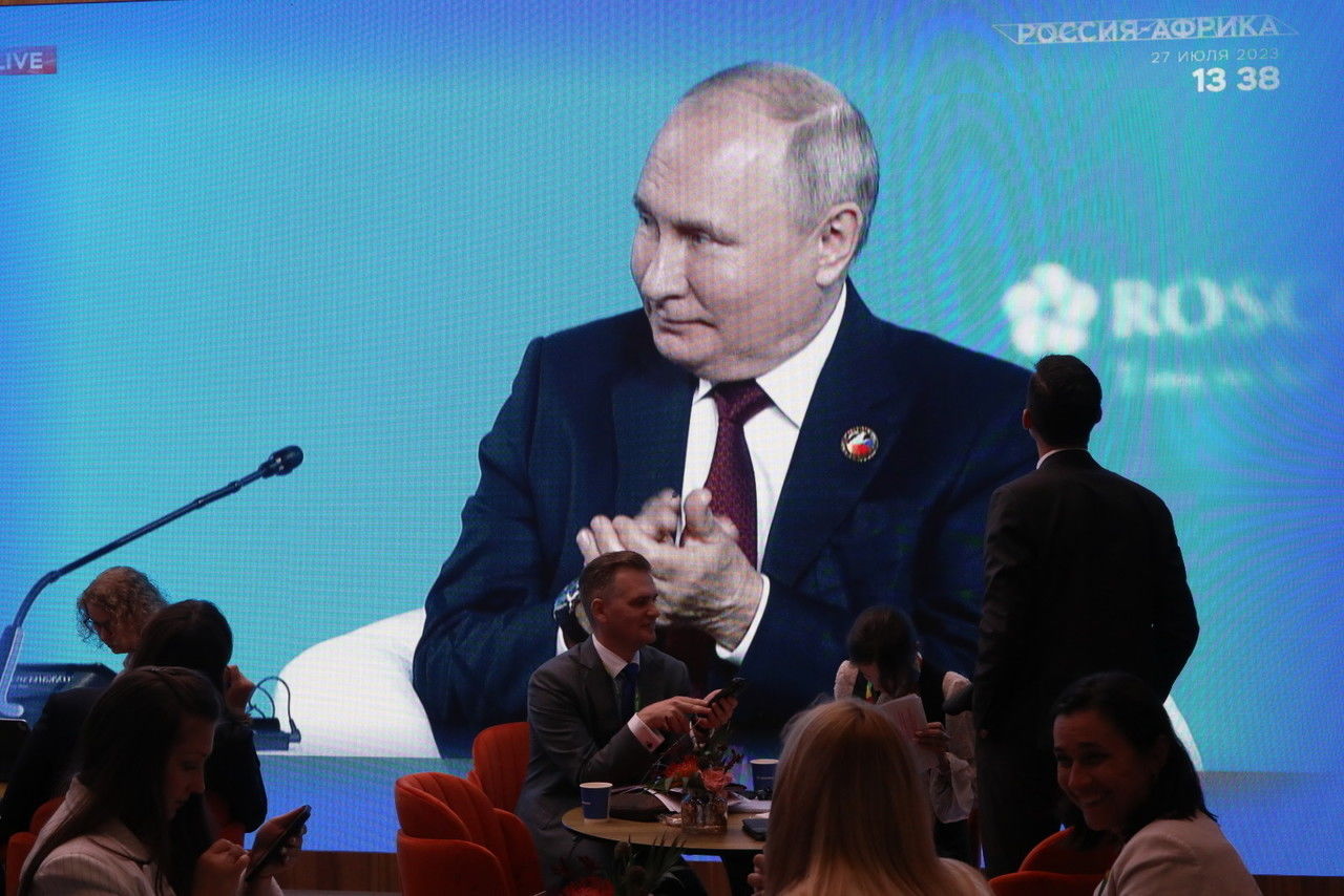 Стал известен список участников команды Путина